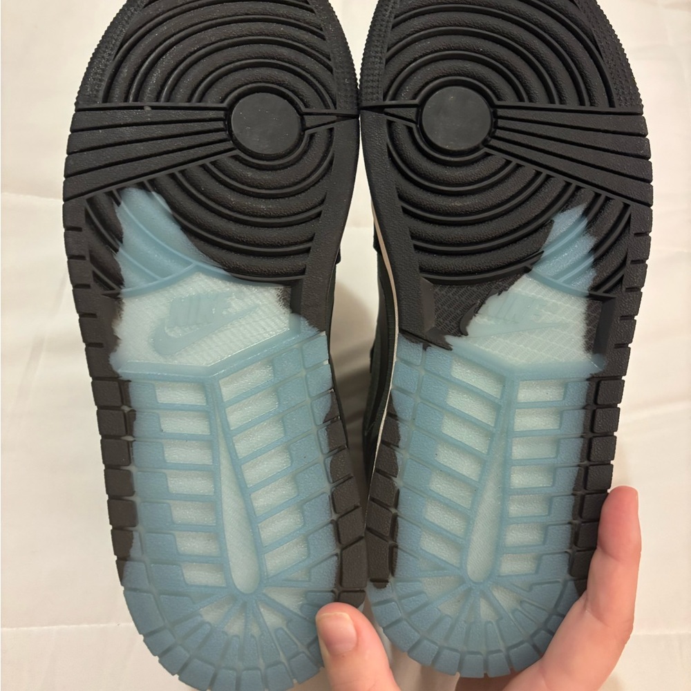 Jordan Air 1 GORE-TEX Black and Teal Sneakers - Picture 6 of 7